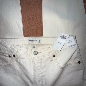 The Mom High Rise Abercrombie Jeans brand new with tags